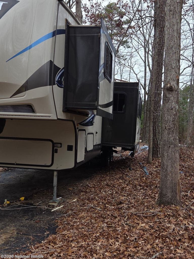 Used 2014 CrossRoads Sunset Trail Reserve 34 BH available in Fayetteville, Georgia
