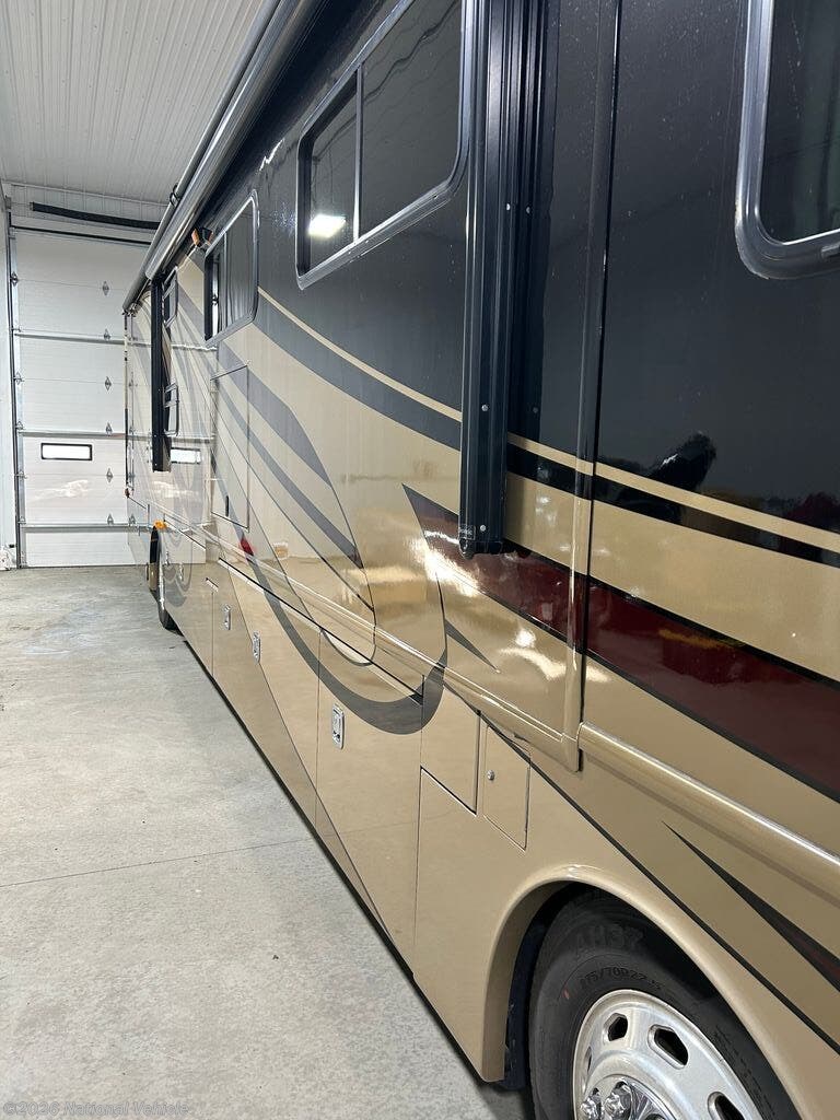 2013 Discovery 40G by Fleetwood from National Vehicle in Freeport, Pennsylvania