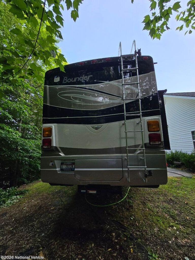 2015 Fleetwood Bounder 35K - Used Class A For Sale by National Vehicle in Blairsville, Georgia