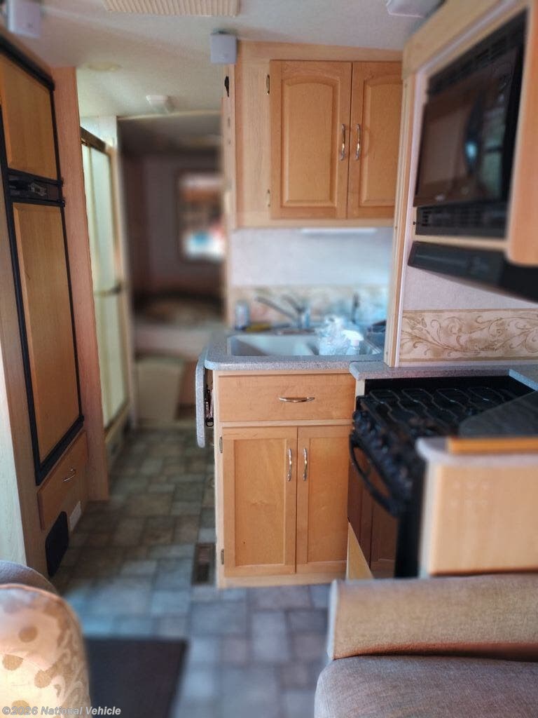 Used 2005 Itasca Sundancer 30V available in Emporia, Kansas