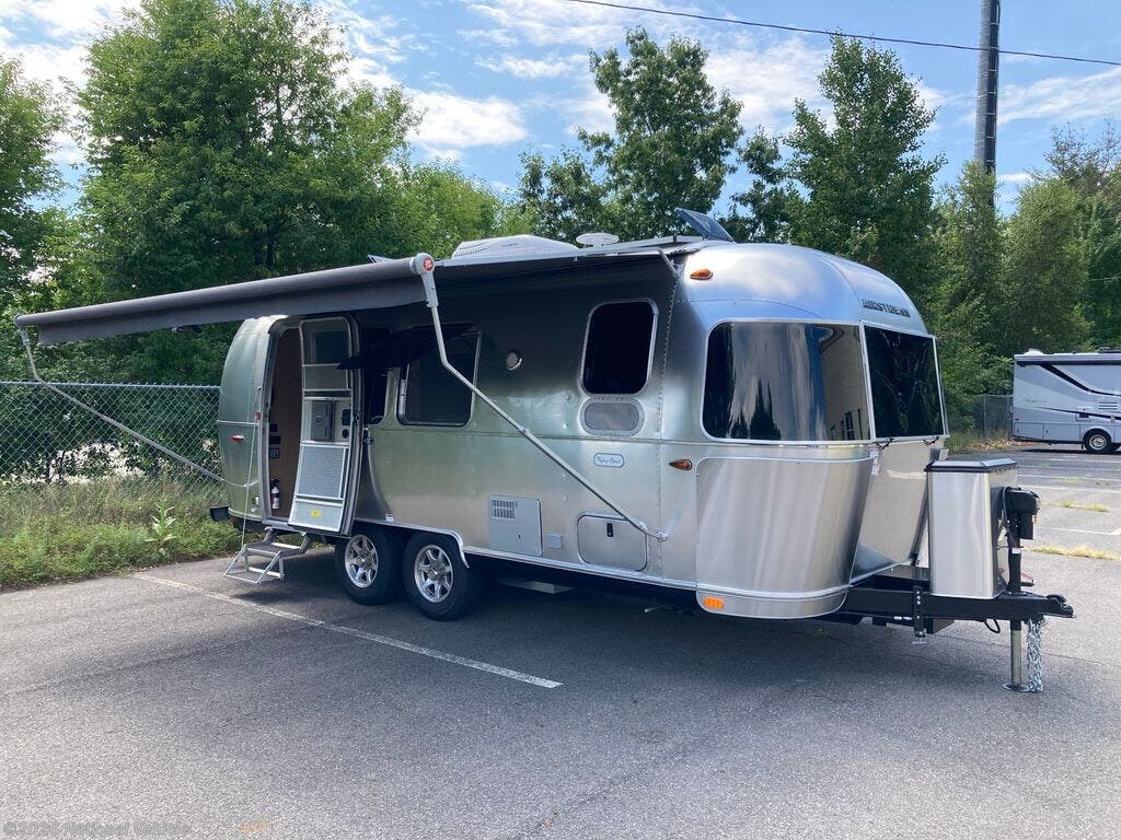 2020 Airstream Flying Cloud 23FB - Used Travel Trailer For Sale by National Vehicle in Sandwich, Massachusetts