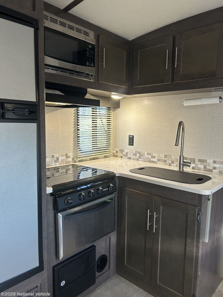 Used 2018 CrossRoads Sunset Trail Super Lite 253RB available in Cohutta, Georgia