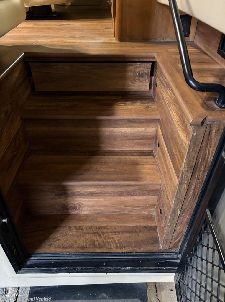 2009 Camelot 42PDQ by Monaco RV from National Vehicle in Kensett, Iowa