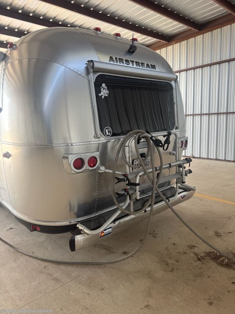 2021 Classic 33FB Twin by Airstream from National Vehicle in Lorena, Texas