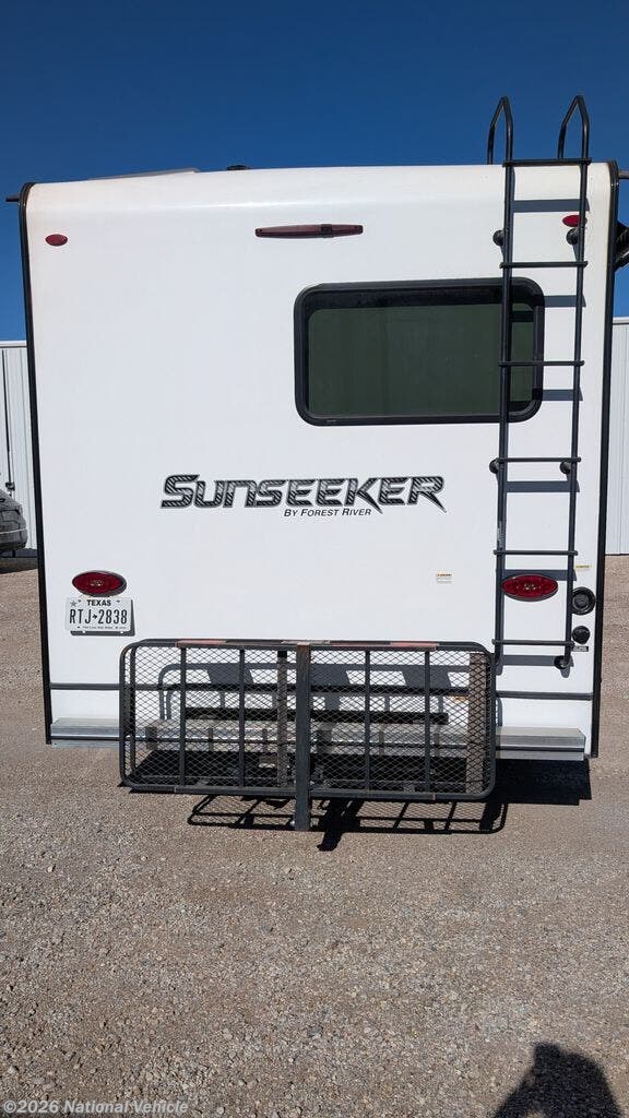 2022 Forest River Sunseeker LE 2550DS - Used Class C For Sale by National Vehicle in Plano, Texas