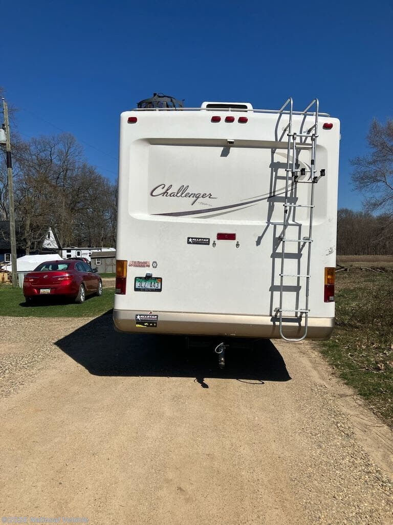 2002 Damon Challenger 327 - Used Class A For Sale by National Vehicle in Lawton, Michigan