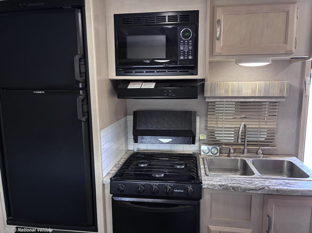 2018 Micro Minnie 1808FBS by Winnebago from National Vehicle in Scottsdale, Arizona