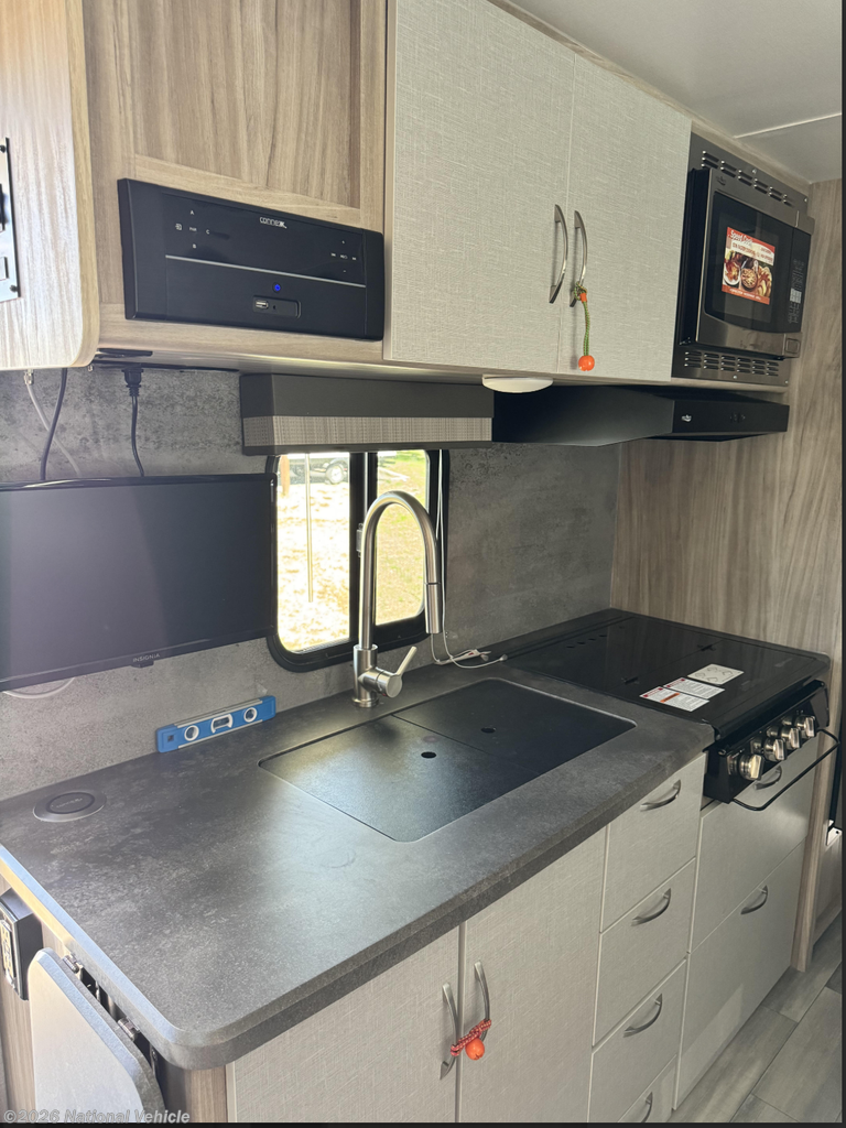 2022 Micro Minnie 2100BH by Winnebago from National Vehicle in Manassas, Virginia