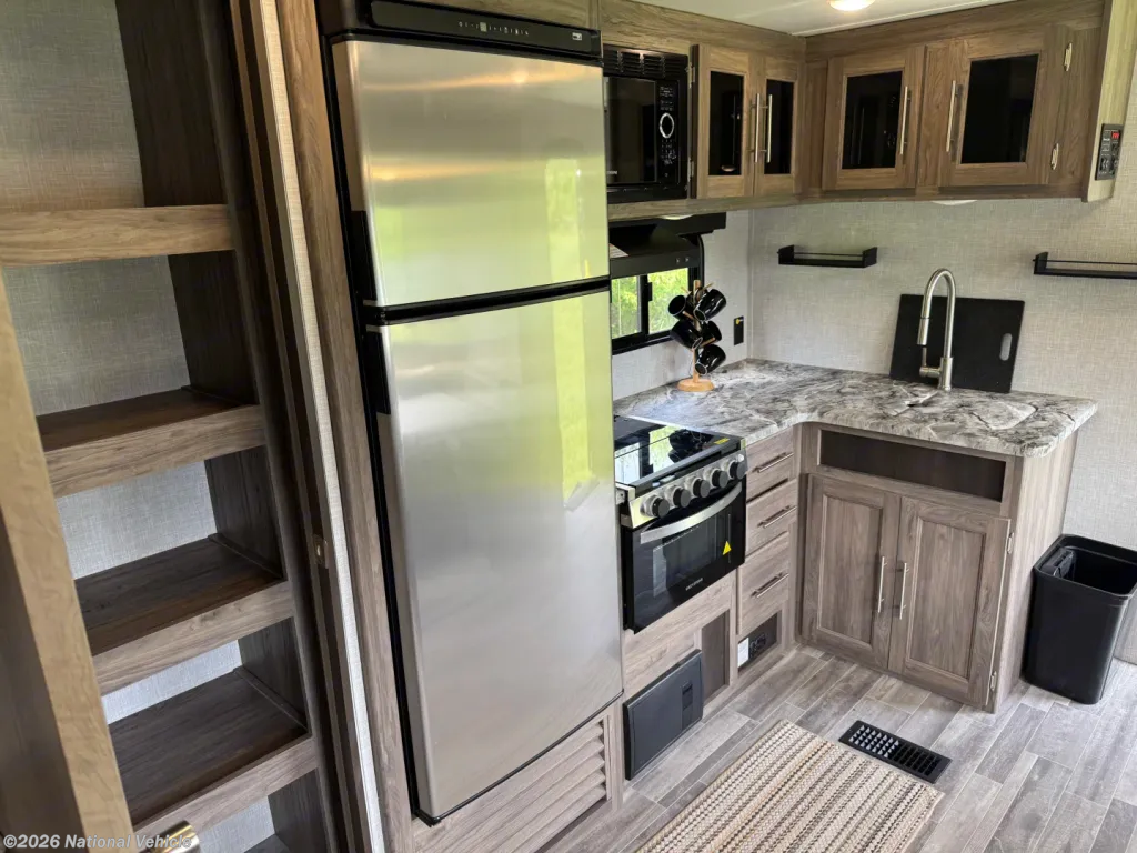 Used 2022 CrossRoads Zinger 333DB available in Green Bay, Wisconsin