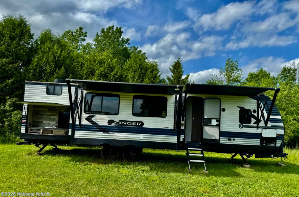 2022 CrossRoads Zinger 333DB - Used Travel Trailer For Sale by National Vehicle in Green Bay, Wisconsin