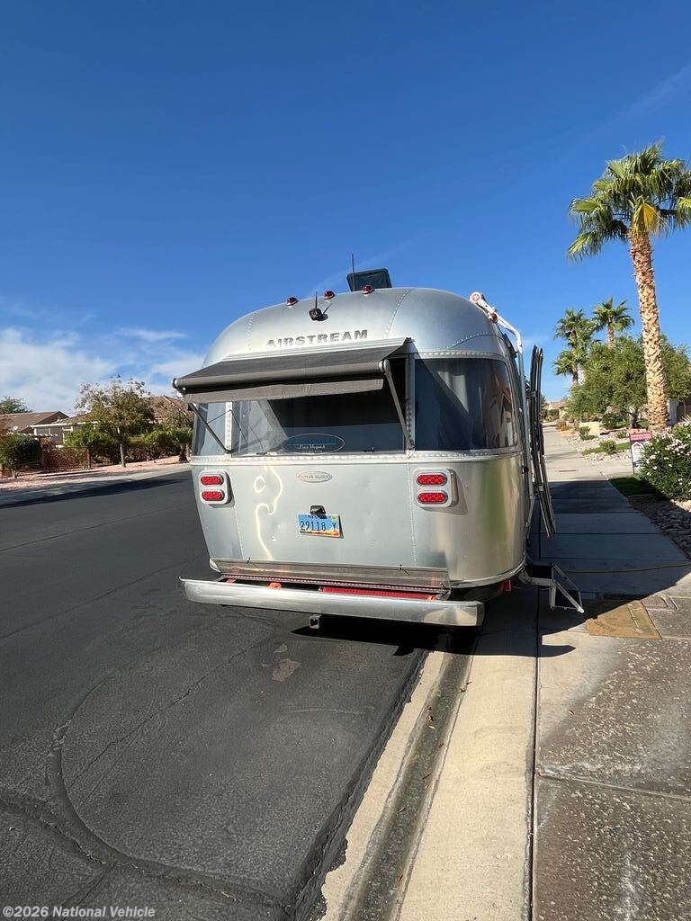 2019 Airstream Flying Cloud 27FB Queen - Used Travel Trailer For Sale by National Vehicle in Mesquite, Nevada