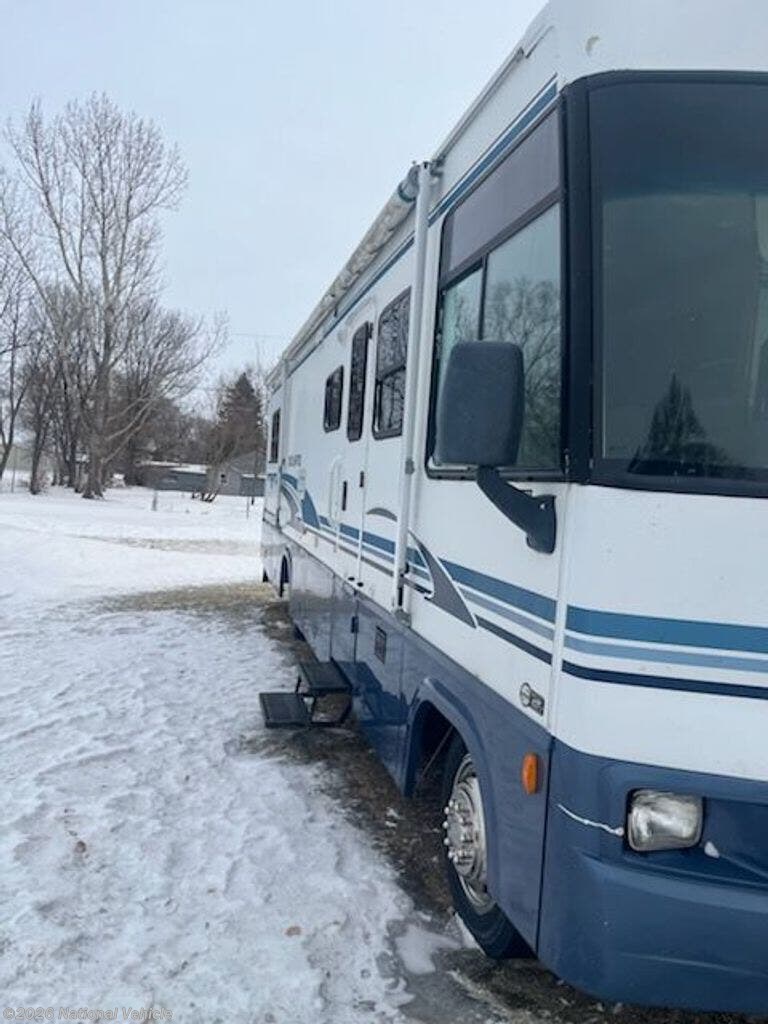 2003 Brave 32V by Winnebago from National Vehicle in Fairmount, North Dakota