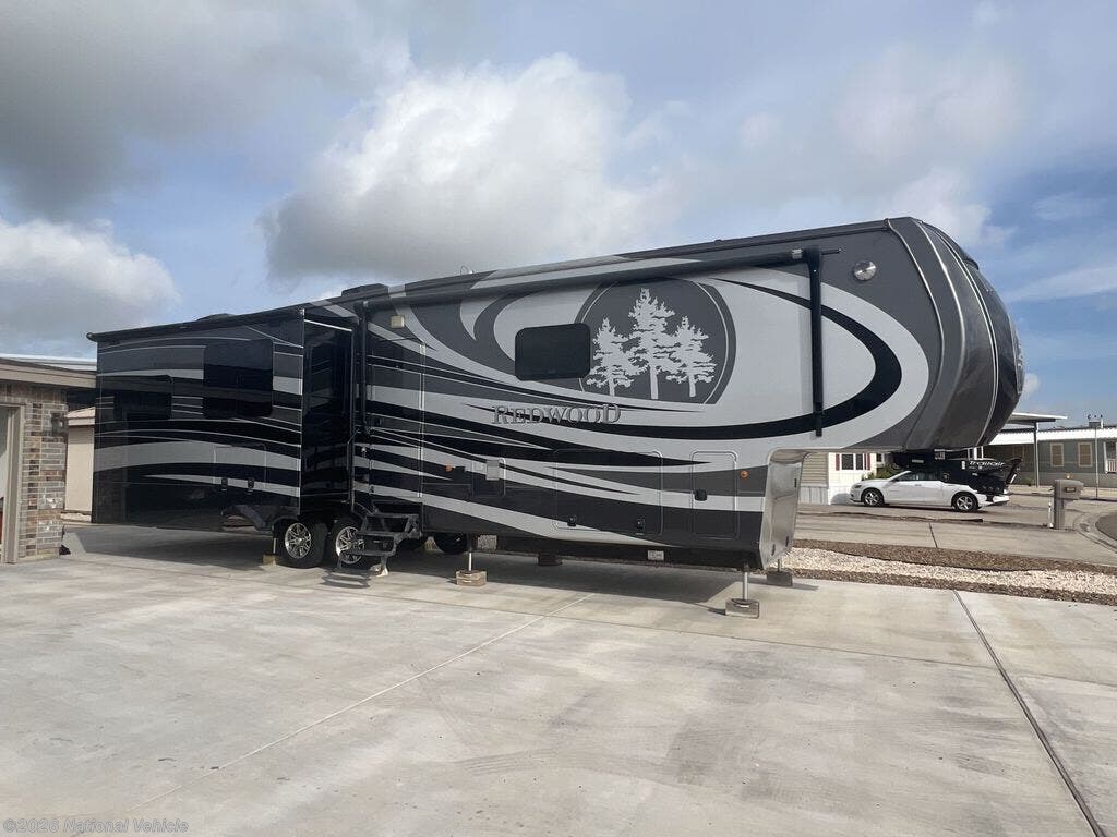 2016 Redwood RV 5th Wheel 39MB - Used Fifth Wheel For Sale by National Vehicle in Mission, Texas