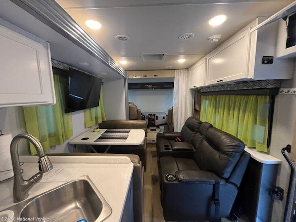 2018 Freedom Traveler 30A by Thor Motor Coach from National Vehicle in Palatine, Illinois