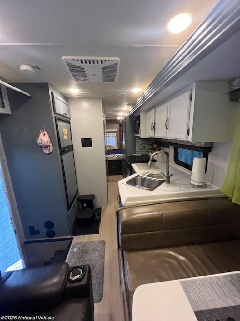 Used 2018 Thor Motor Coach Freedom Traveler 30A available in Palatine, Illinois