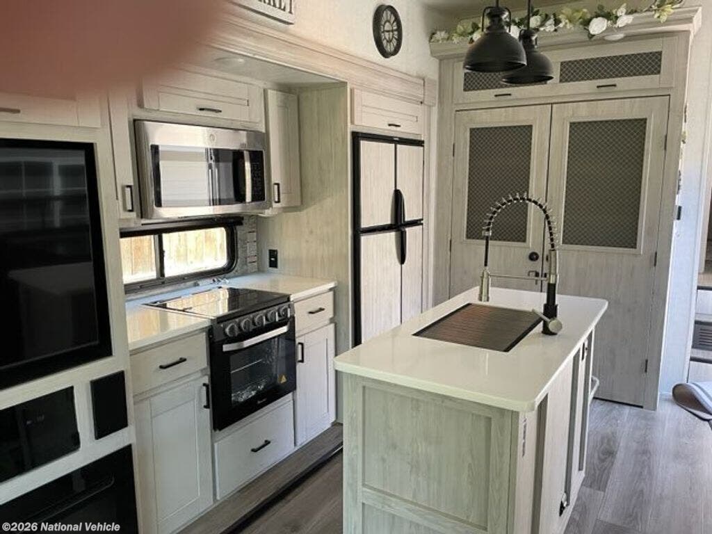 Used 2022 East to West Tandara 320RL available in West Richland, Washington