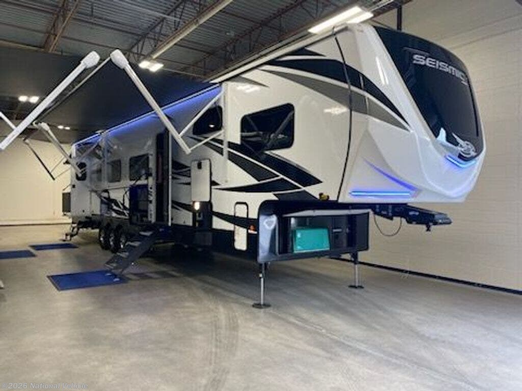 2021 Jayco Seismic 4125 - Used Toy Hauler For Sale by National Vehicle in Eastvale, California