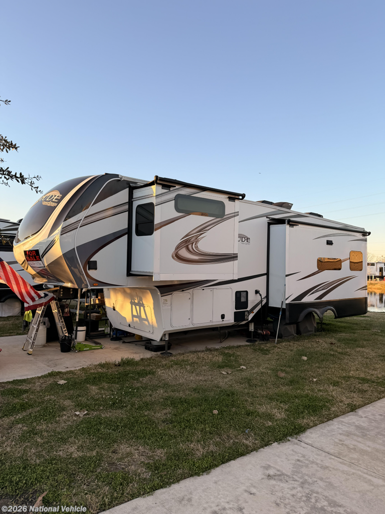 2022 Grand Design Solitude 310GK - Used Fifth Wheel For Sale by National Vehicle in Pearland, Texas