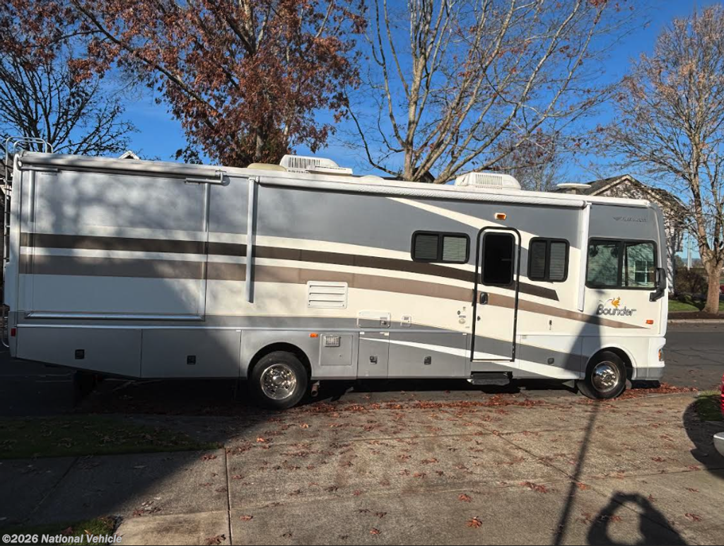 2006 Bounder 32W by Fleetwood from National Vehicle in Forest Grove, Oregon
