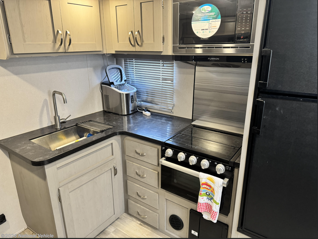 Used 2021 Prime Time Tracer 27BHS available in Moore, Oklahoma