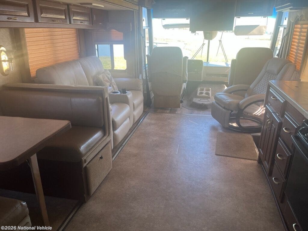 Used 2005 Newmar Scottsdale 3201 available in West Point, Mississippi