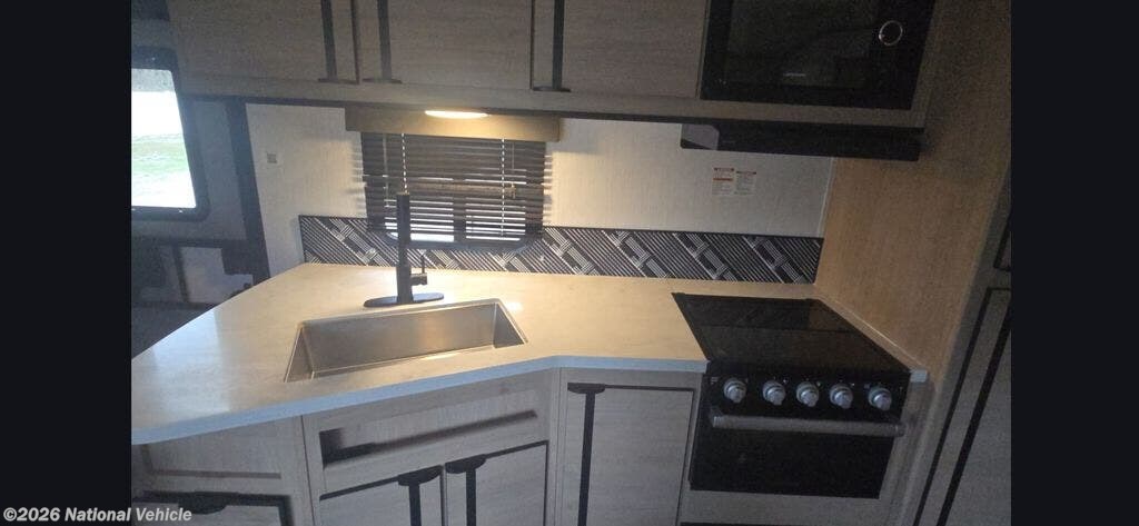 2022 Radiance 25BH by Cruiser RV from National Vehicle in Lakeland, Florida