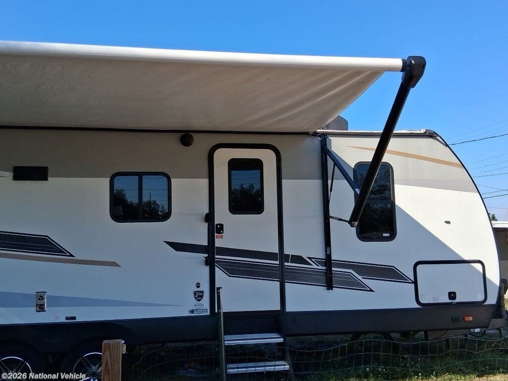 2022 Cruiser RV Radiance 25BH - Used Travel Trailer For Sale by National Vehicle in Lakeland, Florida