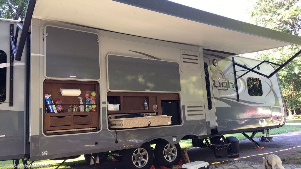 2017 Light 272RLS by Highland Ridge from National Vehicle in Stockton Lake, Missouri