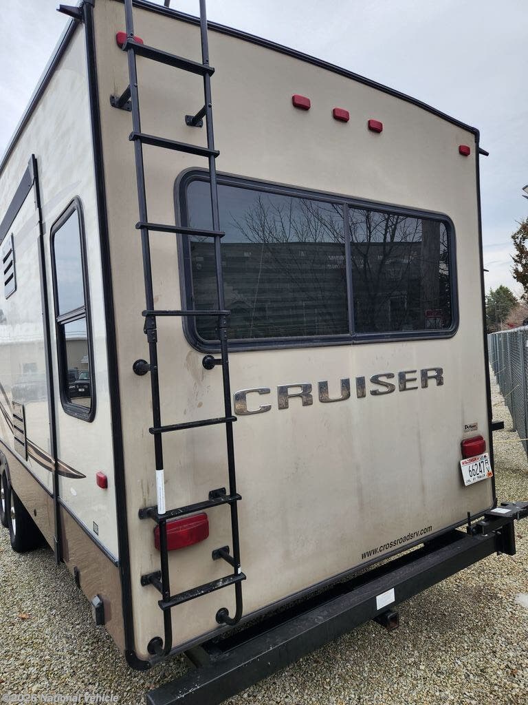 2015 CrossRoads Cruiser 345BH - Used Fifth Wheel For Sale by National Vehicle in Burlington, Wisconsin
