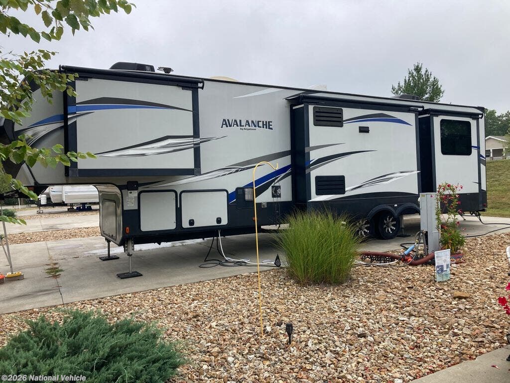 2017 Keystone Avalanche 395BH - Used Fifth Wheel For Sale by National Vehicle in Ellisville, Missouri