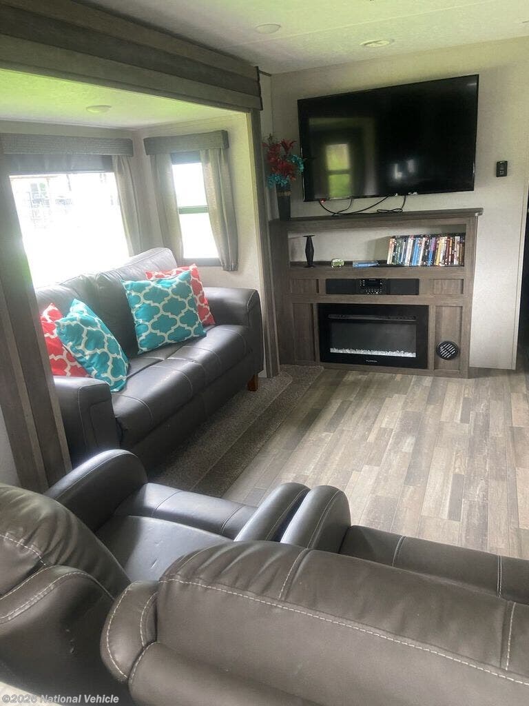 2020 Forest River Vibe 33RK - Used Travel Trailer For Sale by National Vehicle in Norfolk, Nebraska