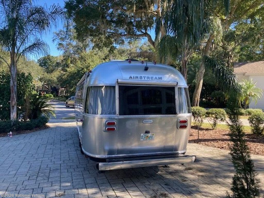 2022 Airstream Globetrotter 27FB Twin - Used Travel Trailer For Sale by National Vehicle in Jacksonville, Florida