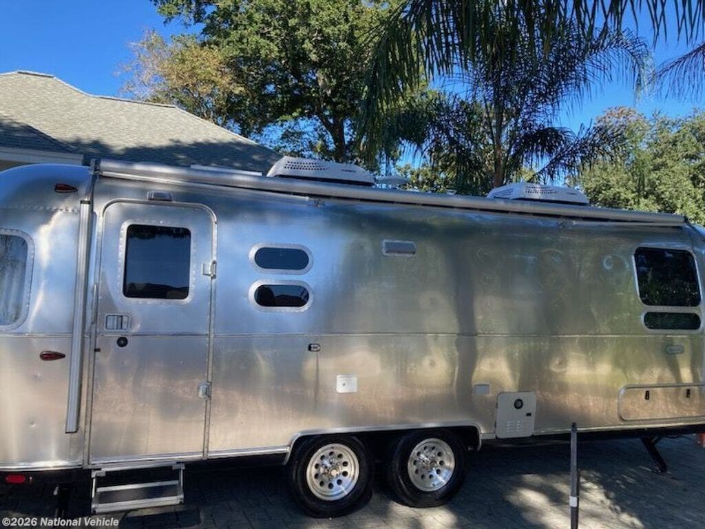 2022 Globetrotter 27FB Twin by Airstream from National Vehicle in Jacksonville, Florida