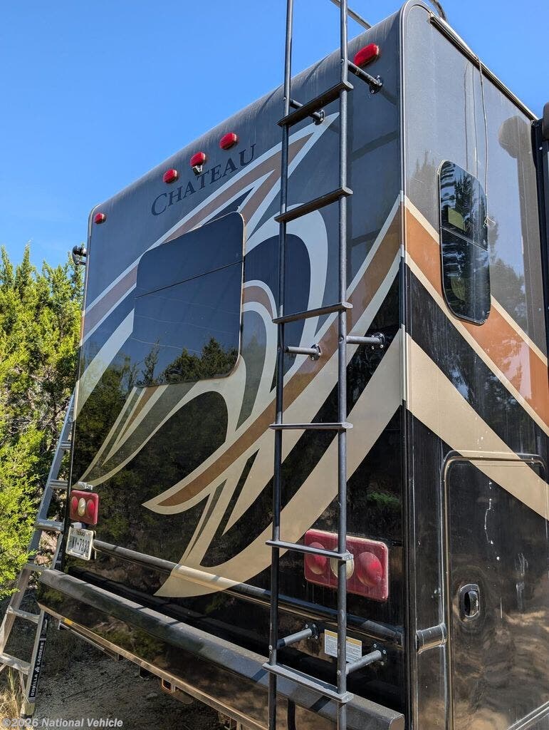 2016 Thor Motor Coach Chateau 33SW - Used Class C For Sale by National Vehicle in Lakeway, Texas