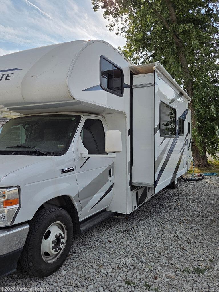 Used 2021 Thor Motor Coach Freedom Elite 30FE available in Gallatin, Missouri