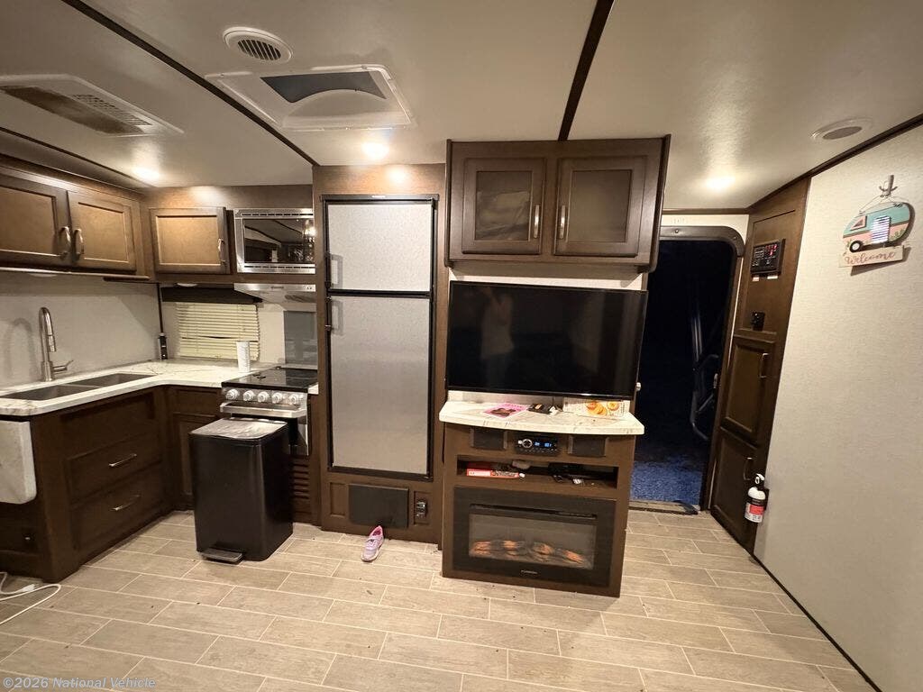 2020 Dutchmen Atlas 3202BH - Used Travel Trailer For Sale by National Vehicle in Dunlap, Tennessee