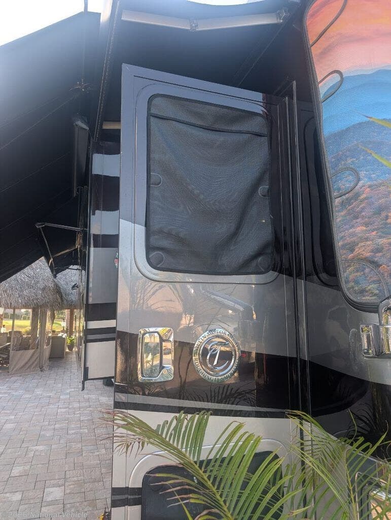 2017 Tiffin Zephyr 45OZ - Used Class A For Sale by National Vehicle in Toledo, Ohio