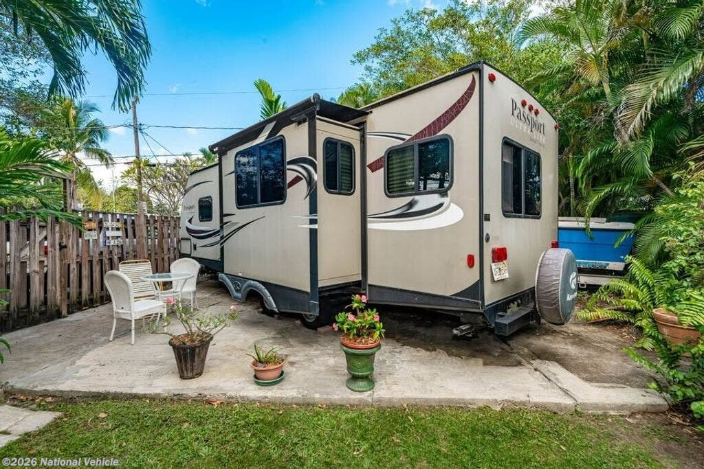 2017 Keystone Passport Grand Touring 2520RL - Used Travel Trailer For Sale by National Vehicle in Hollywood, Florida