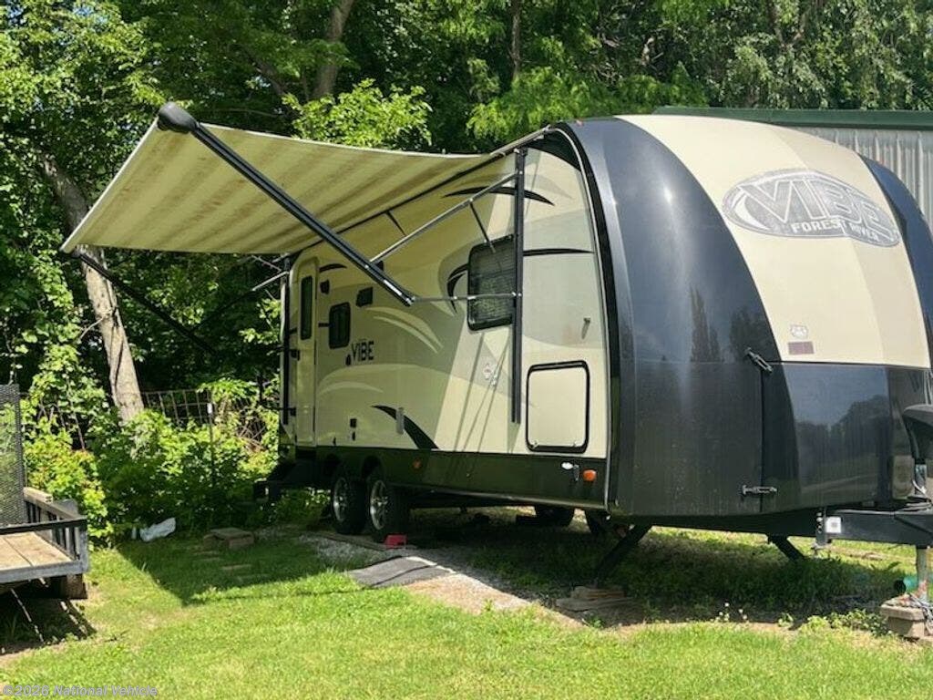 2016 Forest River Vibe 221RBS - Used Travel Trailer For Sale by National Vehicle in Atchison, Kansas