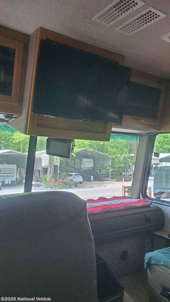 Used 2005 Fleetwood Flair 31A available in Chatsworth, Georgia