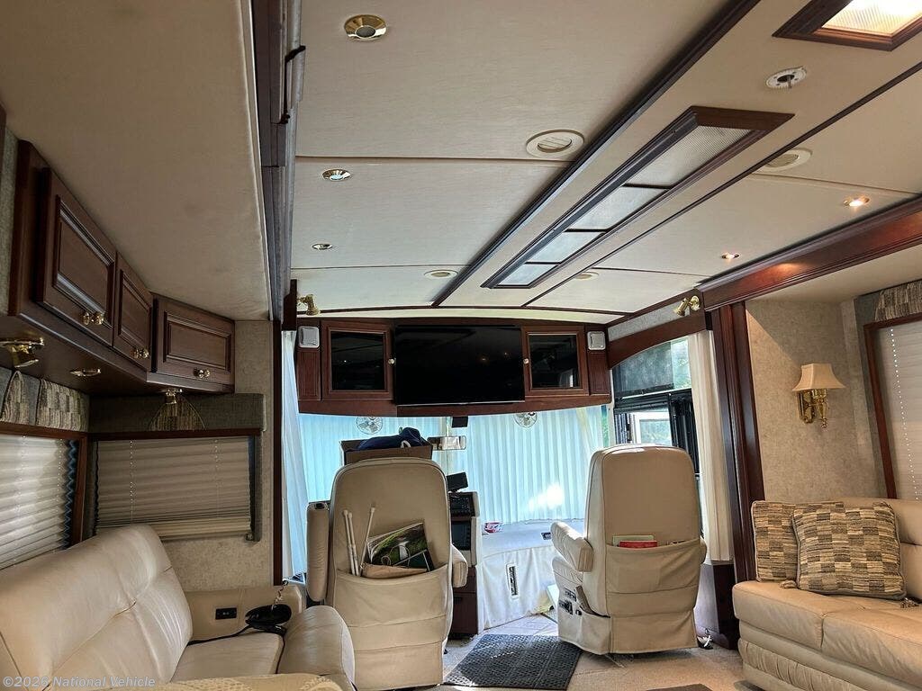 2004 Ultimate Freedom 40KD by Winnebago from National Vehicle in Austin, Minnesota