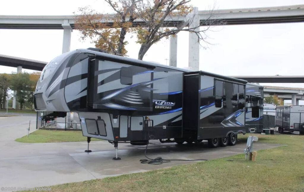 2016 Keystone Fuzion Chrome 420 - Used Toy Hauler For Sale by National Vehicle in Foxboro, Massachusetts