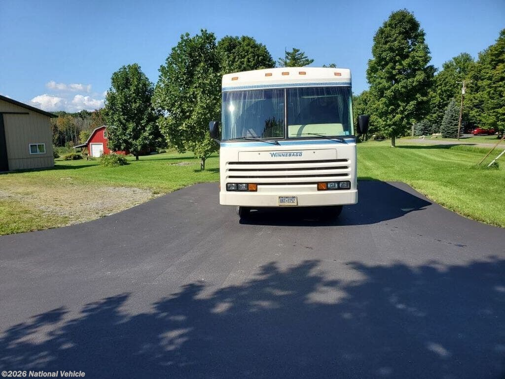 1993 Brave 27RQ by Winnebago from National Vehicle in Chittenango, New York
