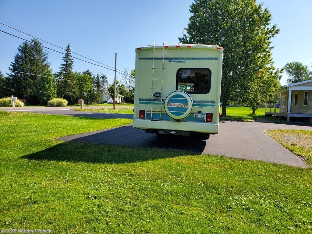 Used 1993 Winnebago Brave 27RQ available in Chittenango, New York