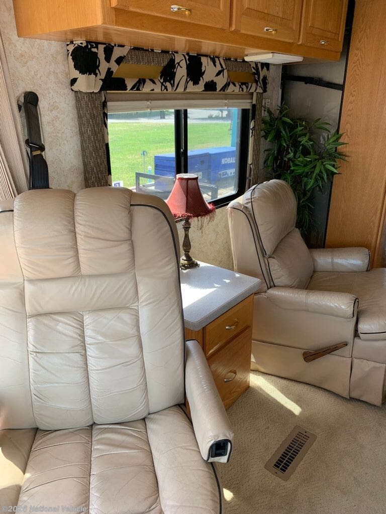 2005 Dutch Star 4009 by Newmar from National Vehicle in Crossville, Tennessee