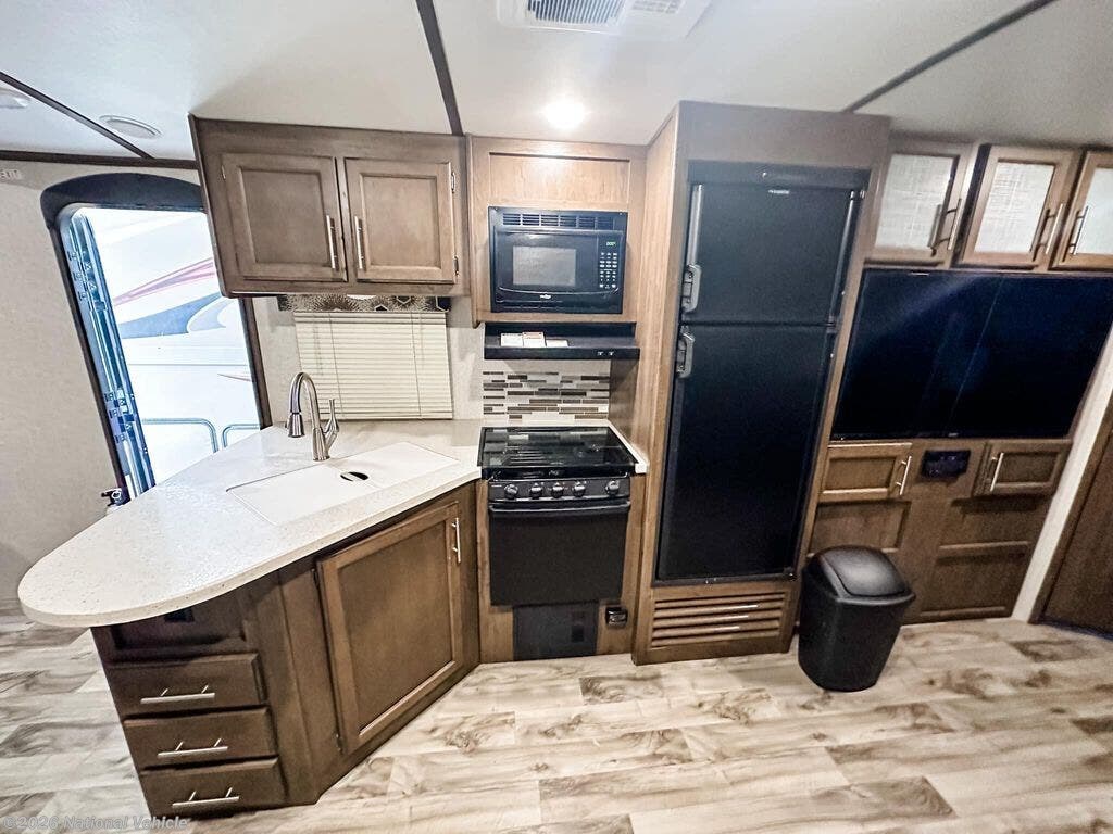 Used 2019 Keystone Cougar X-Lite 29BHS available in Pflugerville, Texas