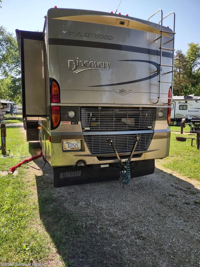 2005 Discovery 35M by Fleetwood from National Vehicle in Benton, Arkansas