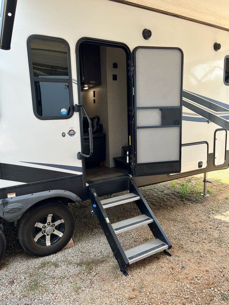 2019 CrossRoads Cruiser Aire 27MK - Used Fifth Wheel For Sale by National Vehicle in Vestavia Hills, Alabama