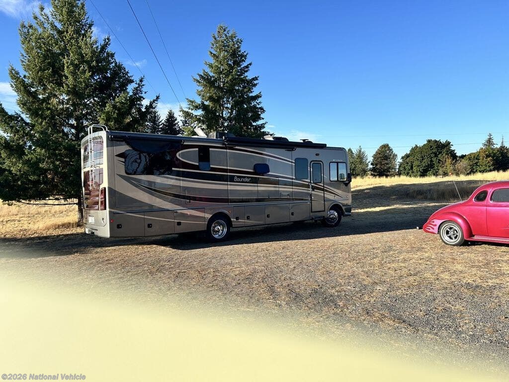 Used 2016 Fleetwood Bounder 34T available in Grand Coulee, Washington