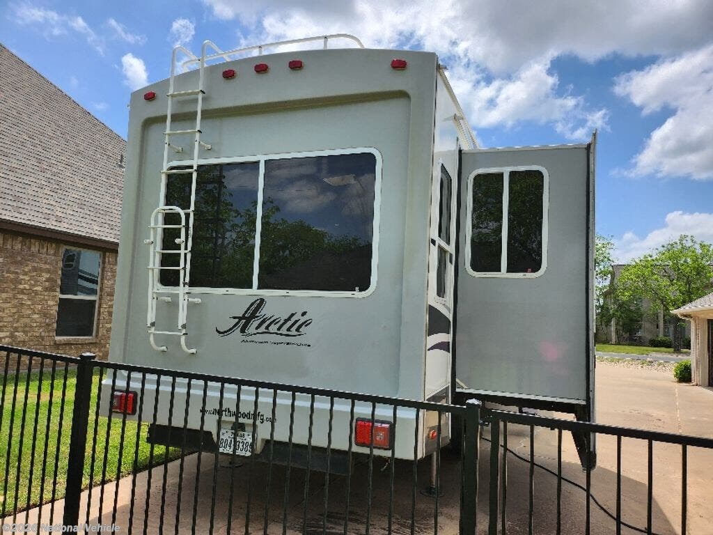 2017 Northwood Arctic Fox 32-5M - Used Fifth Wheel For Sale by National Vehicle in Sanger, Texas